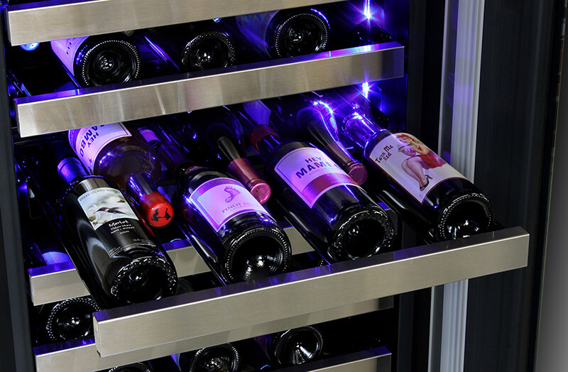 Tủ bảo quản rượu:
Không gian bảo quản rượu tốt sẽ là yếu tố chính để giữ gìn sự tươi ngon của rượu vang. Tủ bảo quản rượu chất lượng sẽ giúp bạn làm được điều đó và trông vô cùng sang trọng. Hãy để tủ bảo quản rượu trở thành điểm nhấn của không gian phòng khách và tạo được ấn tượng tuyệt vời cho khách hàng của bạn.